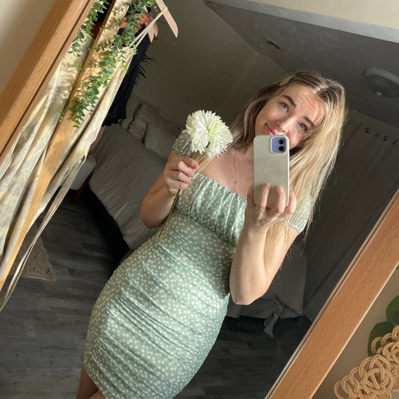 Meet your Posher, Heather - Picture 2 of 2